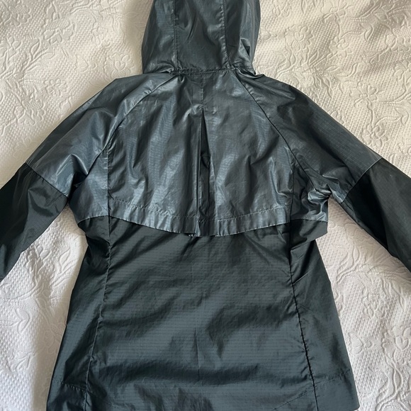 Nike Women's Two-Tone Windbreaker Jacket - Picture 11 of 11